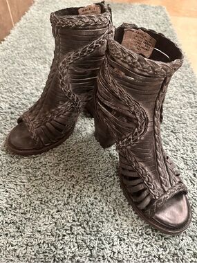 Barely worn Black Freebird by Steven Bella boots!